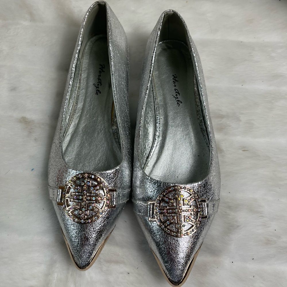 Herstyle Silver metallic flats pointed toe front buckle accent rhinestonesSZ9.5W